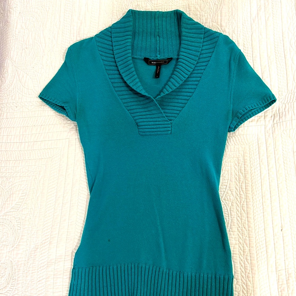 Bcbgmaxazria knitted cowl neck top. Size M. Teal color